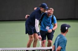 雷速体育下载-年终总决赛翻盘拉沃尔杯，辛纳扛起全队