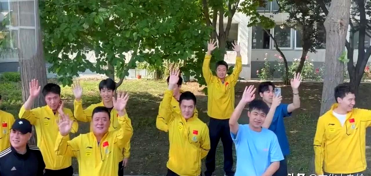 关于主教练挥手示意，球员打劫补射得手的信息
