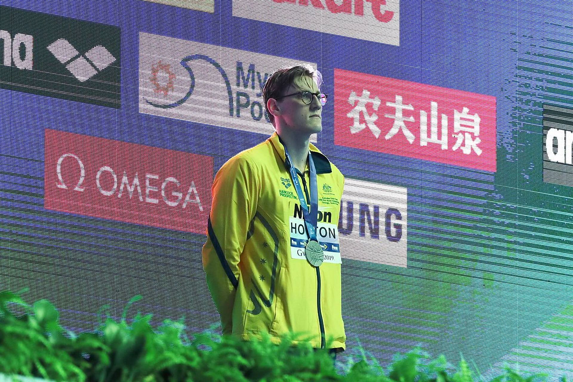 包含澳大利亚游泳名将再次夺冠，领跑金牌榜的词条