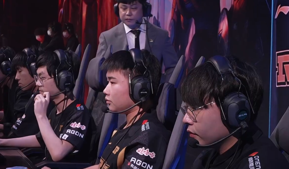 HLE碾压RNG，Xiaohu团战一打五半决赛3:2（巴黎）