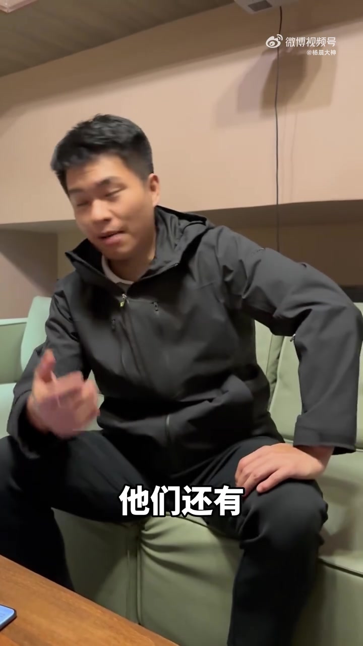 关于热身赛中加拿大羽毛球队斩获冠军的信息